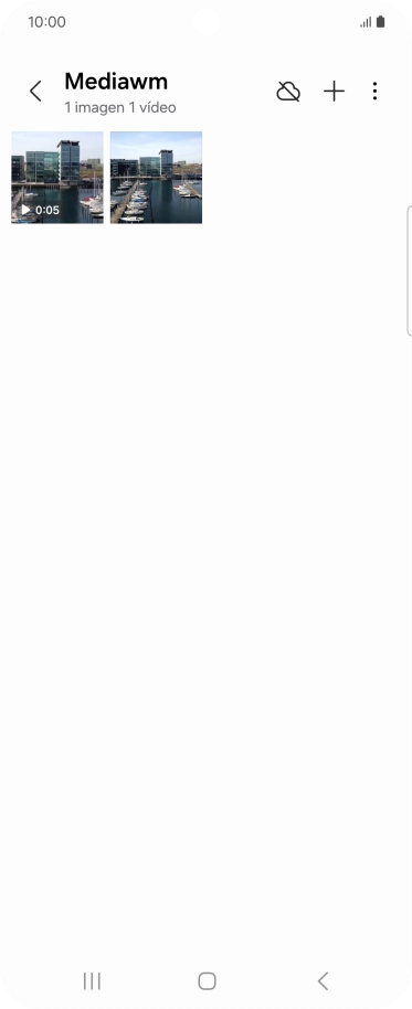 Mantén pulsados una fotografía o un vídeo durante unos instantes.