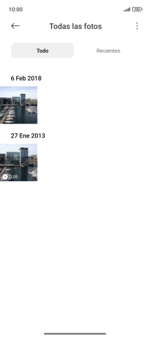 Mantén pulsados una fotografía o un vídeo durante unos instantes.