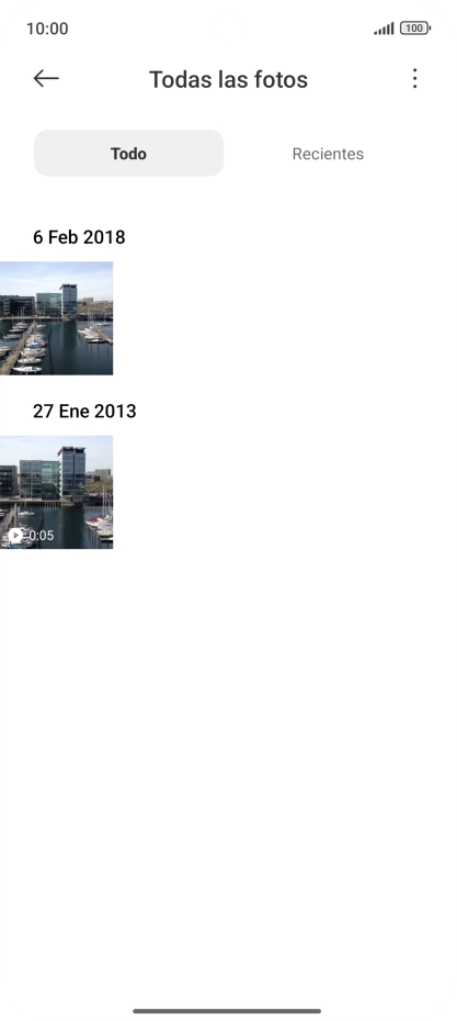 Mantén pulsados una fotografía o un vídeo durante unos instantes.