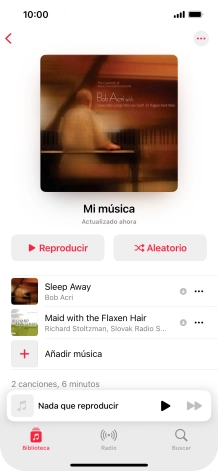 Desplázate a la categoría o a la lista de reproducción deseada y pulsa el archivo de música deseado.