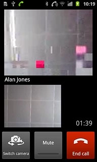 To change camera:Press Switch camera.Depending on the current setting the front or the back camera is turned on.