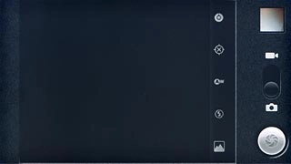 To turn on the flash:Press the flash icon.