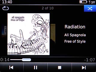 Scroll to the shuffle icon and press the Navigation key.Depending on the current setting, the function is turned on or off.