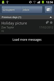 To see the list of email accounts:Press the name of the active account at the top of the display.