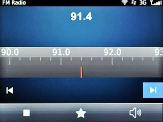 Highlight arrow right or arrow left and press the Navigation key.The radio searches for channels in the selected direction and stops when a channel is found.