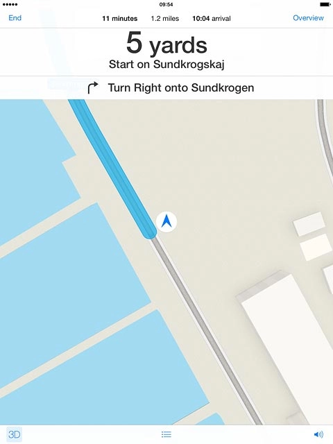 The navigation window with information about your route is displayed.The time of arrival, the travel time, the travel distance and the next route detail are displayed at the top of the display.Follow the verbal instructions or the instructions on the display to go to the selected destination.