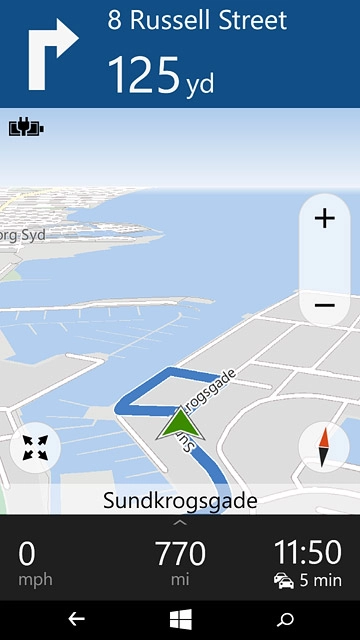 The navigation window with information about your route is displayed.The next turn is displayed at the top of the display.