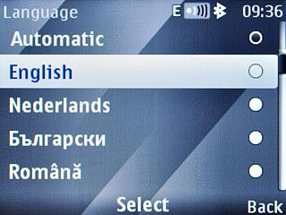 Highlight the required language and press the Navigation key.