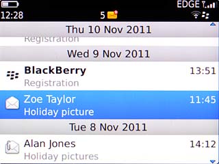 Highlight the required email message and press the Navigation key to read it.