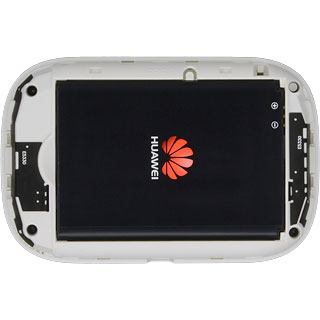 Place the battery in your router (right side first), matching the battery contacts with the router contacts and press the battery into place.