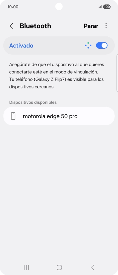 Pulsa el dispositivo Bluetooth deseado y sigue las indicaciones de la pantalla para vincular el dispositivo al teléfono.