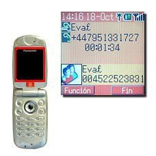 Un icono de un teléfono con cable junto a una de las dos llamadas indica cuál es la llamada activa.