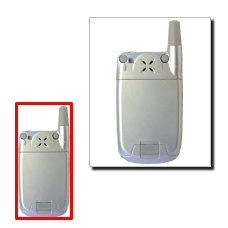 Dé la vuelta al teléfono, poniendo el reverso hacia arriba.