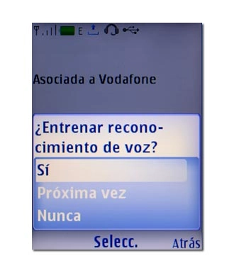 Si el teléfono le pregunta si desea entrenar el reconocimiento de voz:Elija Sí, Próxima vez o Nunca y pulse la tecla de navegación.Diga el comando vocal.Se activa la función del menú.