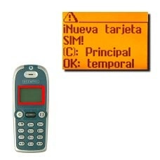 Se ha insertado una nueva tarjeta y se enciende el teléfono.La pantalla muestra ¡Nueva tarjeta SIM! [C]: Principal OK: temporal.
