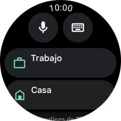 Pulsa el icono de micrófono y di en alto el destino deseado.