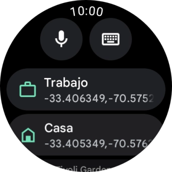 Pulsa el icono de micrófono y di en alto el destino deseado.