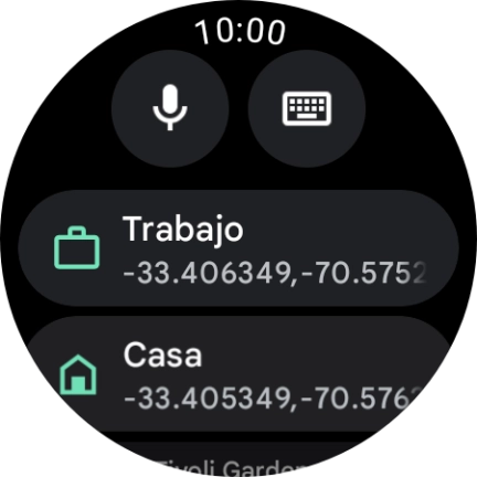 Pulsa el icono de micrófono y di en alto el destino deseado.
