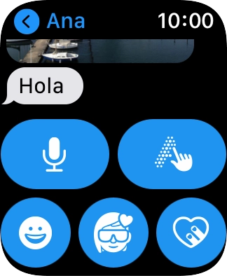 Pulsa el icono de micrófono y sigue las indicaciones de la pantalla para grabar y enviar el mensaje.