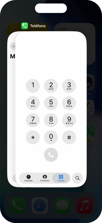 Arrastra hacia arriba la aplicación deseada para cerrarla.