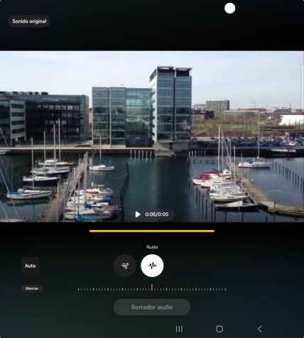 Desliza el dedo hacia la derecha o hacia la izquierda sobre el indicador para regular el volumen del tipo de sonido deseado.