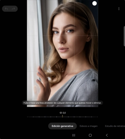 Para modificar el tamaño, eliminar o mover elementos en las fotografías o imágenes, pulsa Edición generativa.