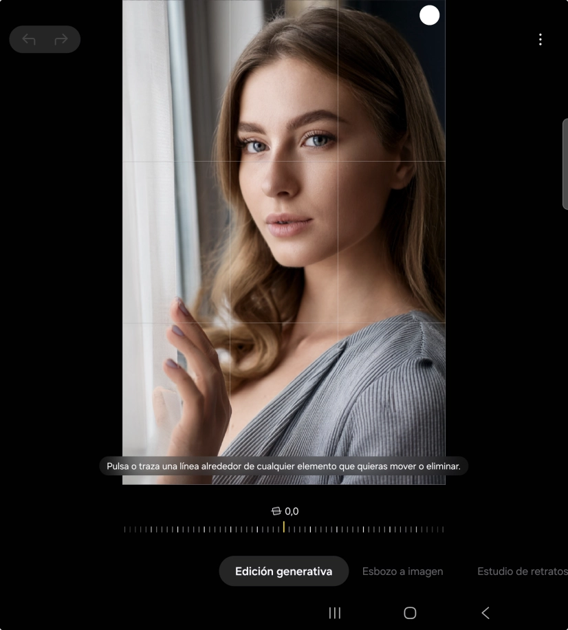 Para modificar el tamaño, eliminar o mover elementos en las fotografías o imágenes, pulsa Edición generativa.