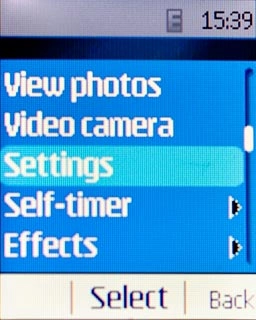 Scroll to Settings and press the Navigation key.Select one of the following options:Select memory, go to 3a.Select resolution, go to 3b.
