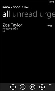 To manually retrieve new email messages:Press the refresh icon.