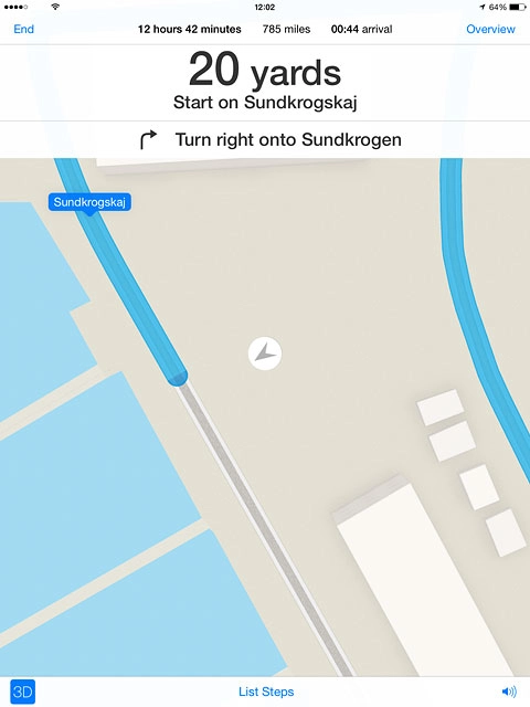 The navigation window with information about your route is displayed.The travel information at the top of the display shows the expected travel time, travel distance, time of arrival and the next route detail.Follow the verbal instructions or the instructions on the display to go to the selected destination.