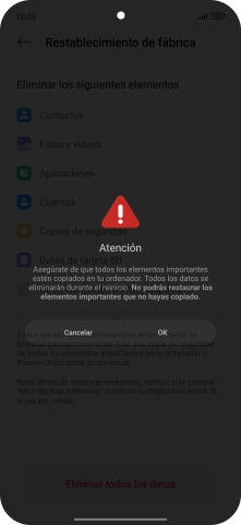 Pulsa OK. Espera unos instantes mientras el teléfono restablece la configuración predeterminada. Sigue las indicaciones de la pantalla para configurar el teléfono y dejarlo listo para su uso.