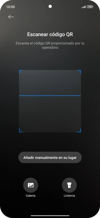 Coloca el código QR dentro del marco de la cámara del teléfono para escanearlo.